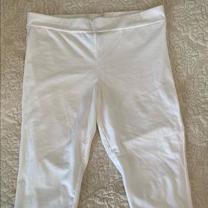 HUE Capri Leggings. New. No tags.